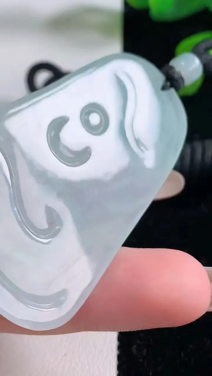 天然A货翡翠普贤菩萨吊坠，尺寸60.6-34-4.7，重量:25.90g
11月18日