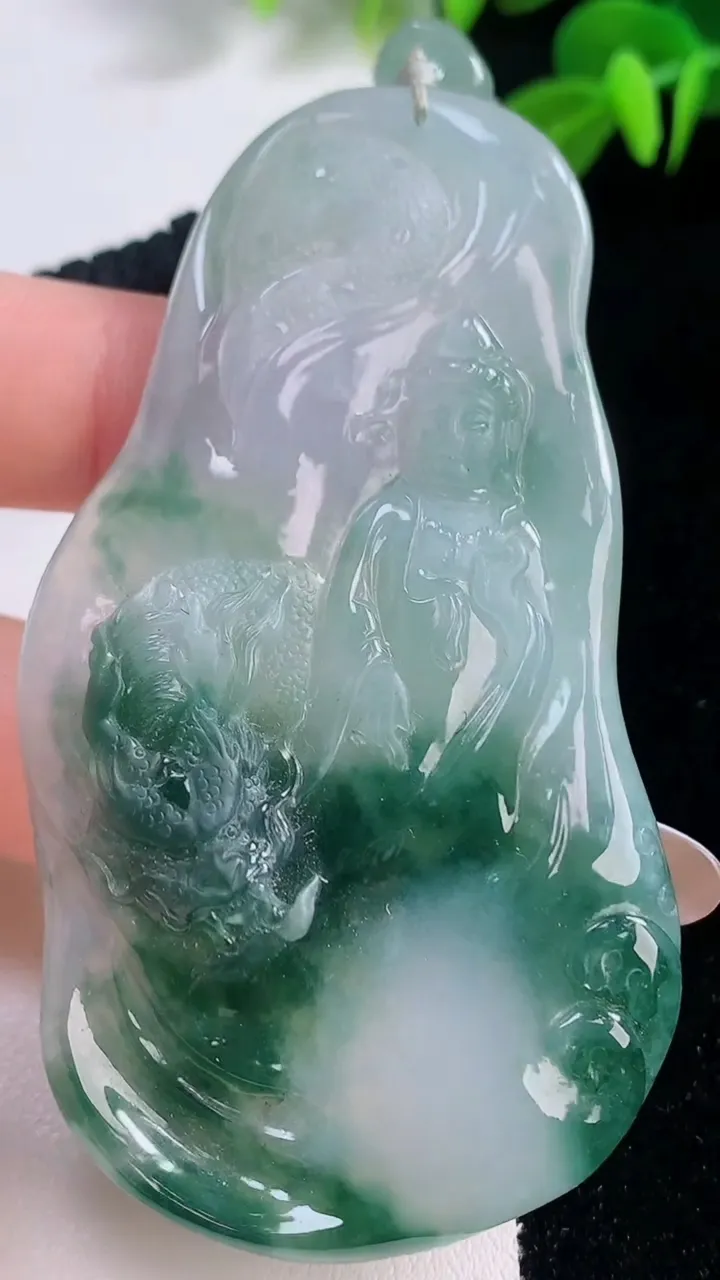 天然A货翡翠种飘花龙牌吊坠，尺寸76-39.2-8.5，重:48.34g
11月18日