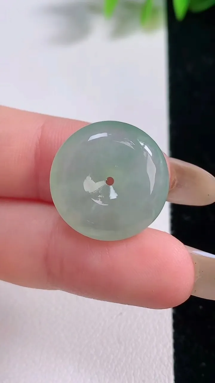 天然A货翡翠平安扣吊坠，尺寸19.2-6，重量:4.56g
11月18日