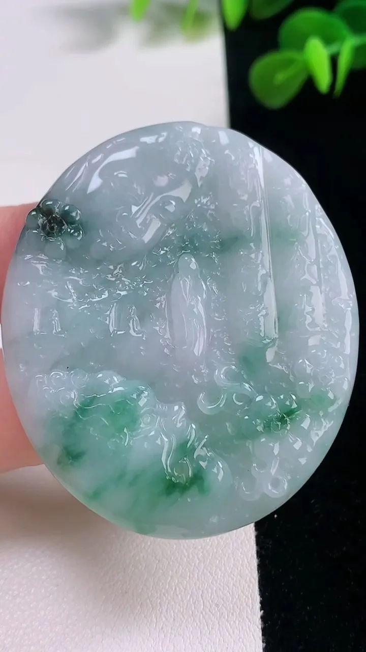 天然A货翡翠山水一念之间吊坠，尺寸52.5-45.5-6，重:31.42g
11月18日