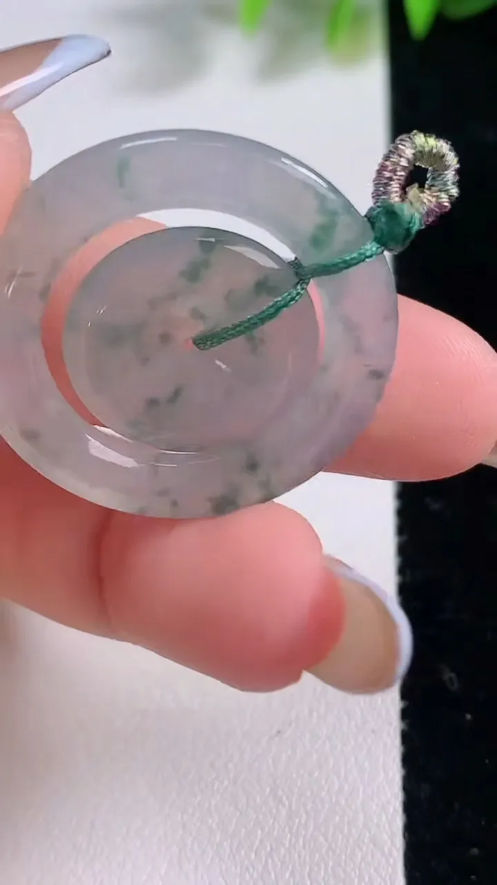 天然A货翡翠冰种飘花母子平安扣吊坠，尺寸28.8-2.9，重量:5.23g
11月18日