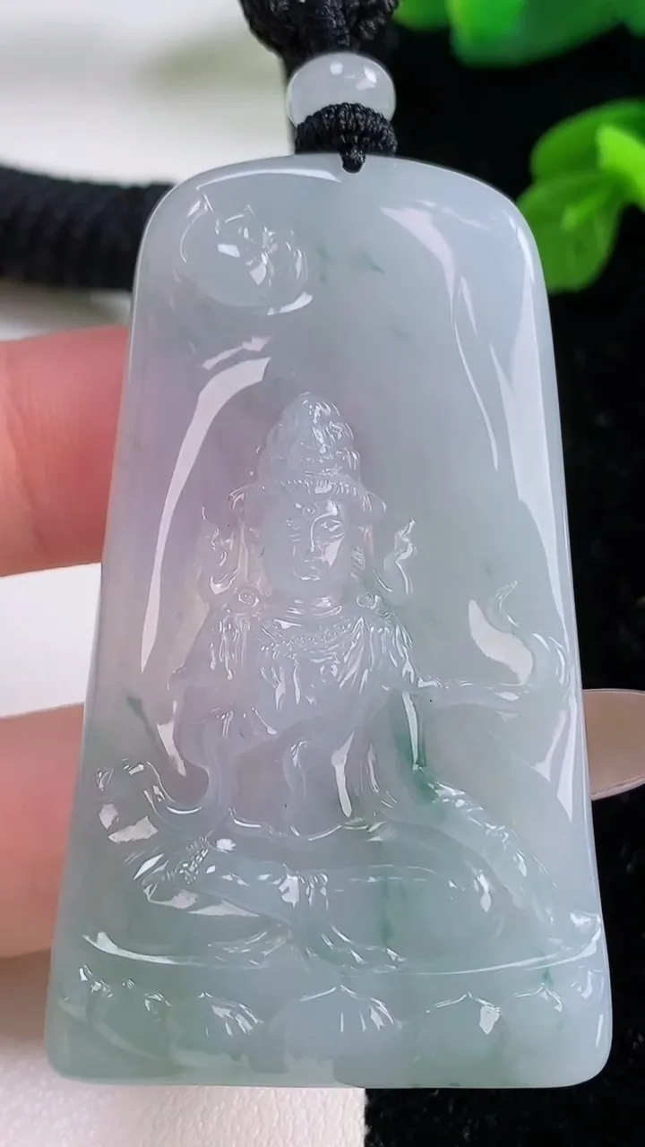 天然A货翡翠冰种飘花观音菩萨吊坠，尺寸57-33.3-5.3，重量:29.02g
11月18日