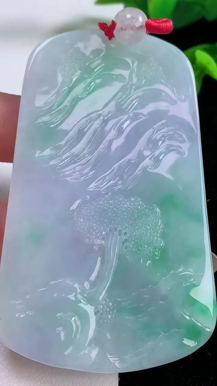 天然A货翡翠春带彩紫罗兰山水牌吊坠，尺寸75.5-45.8-6.4，重量:50.24g
11月18日