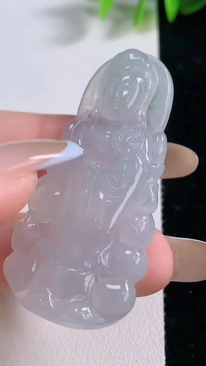 天然A货翡翠观音菩萨吊坠，尺寸52.6-25.8-5.7，重量:14.28g
11月18日