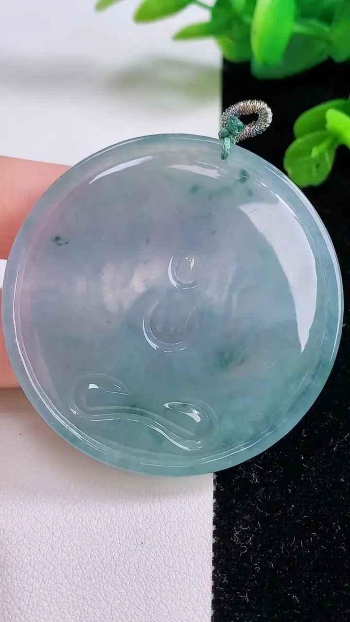 天然A货翡翠冰种紫罗兰千手观音吊坠，尺寸53-5.3，重量:31.89g
11月18日