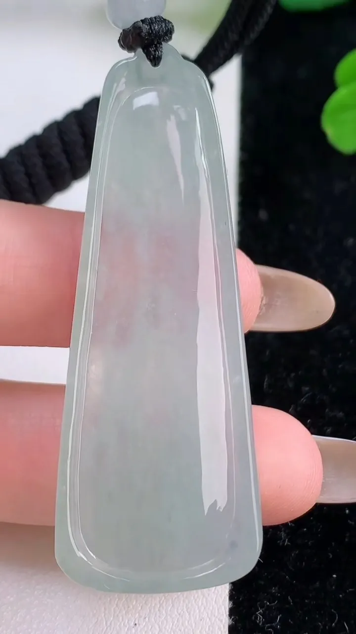 天然A货翡翠冰种飘花无相观音吊坠，尺寸56.2-21.2-6.7，重量:19.08g
11月18日