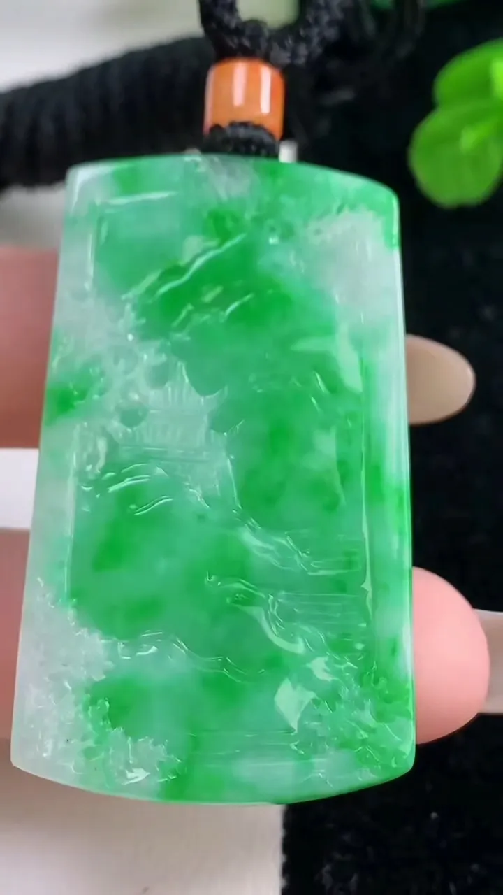 天然A货翡翠山水牌吊坠，尺寸47-27.2-5.8，重量:21.80g
11月18日