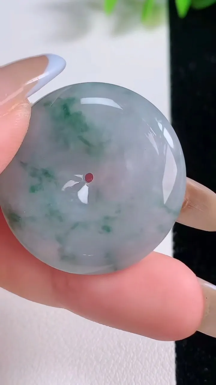 天然A货翡翠冰种飘花平安扣吊坠，尺寸30.5-6，重量:11.77g
11月18日