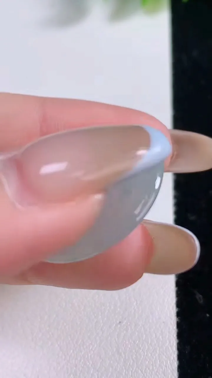 天然A货翡翠冰种飘花平安扣吊坠，尺寸25-4.8，重量:6.50g
11月18日