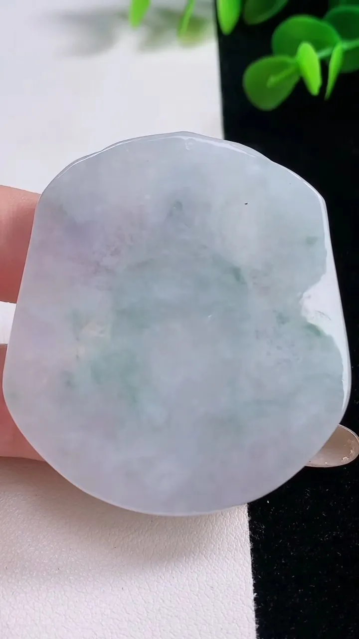 天然A货翡翠大日如来吊坠，尺寸53.5-48.3-5.7，重:27.88g
11月18日