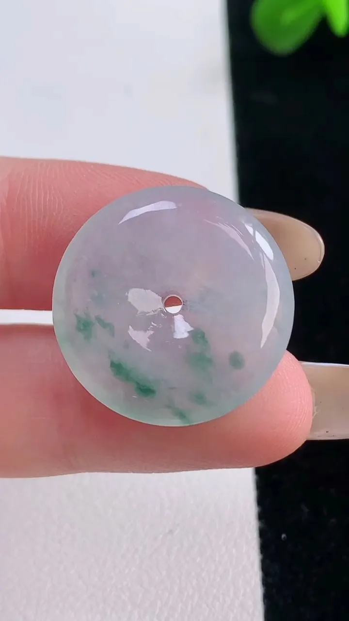 天然A货翡翠冰种飘花平安扣吊坠，尺寸22.5-4.2，重:4.29g
11月18日