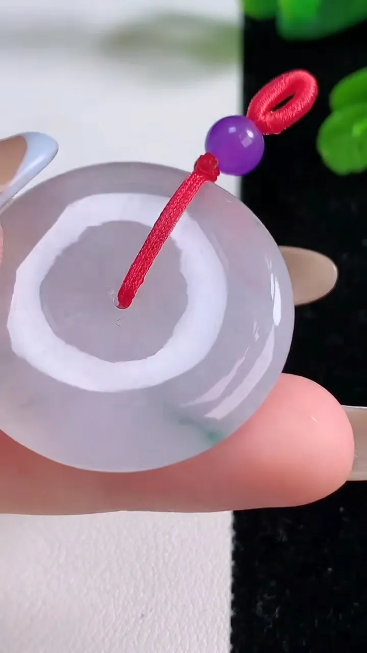 天然A货翡翠冰种飘花平安扣吊坠，尺寸34.3-5.8，重量:15.68g
11月18日