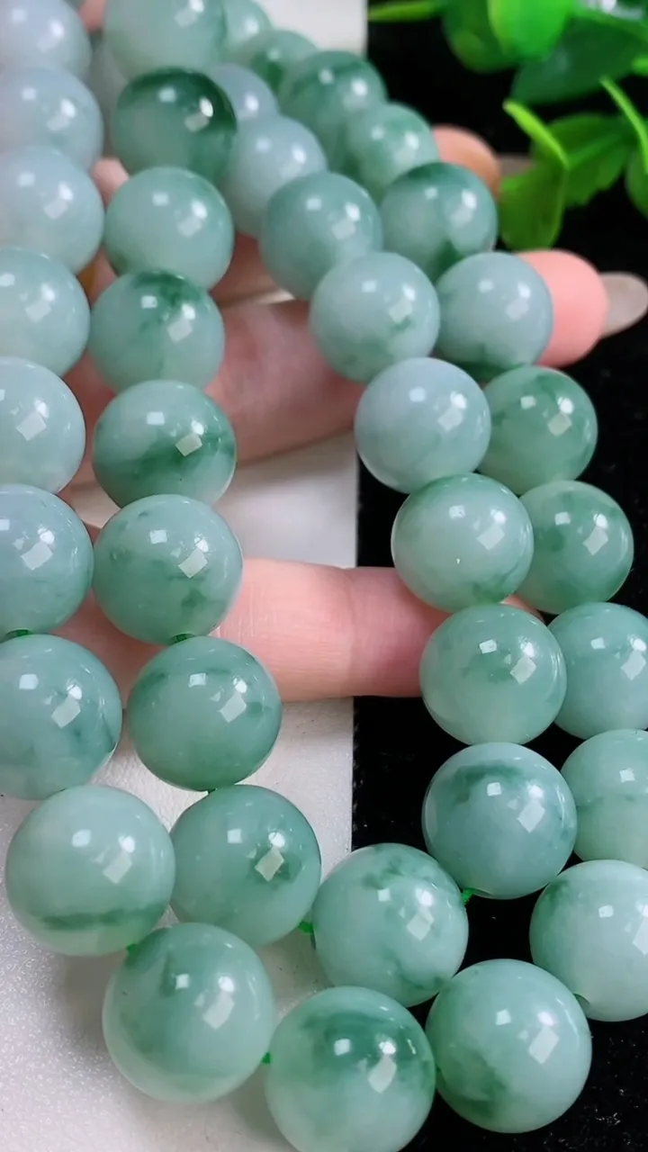 天然A货翡翠飘花圆珠项链，尺寸13-48颗，重量:189.83g11月18日
工厂直销收藏佳品,种好