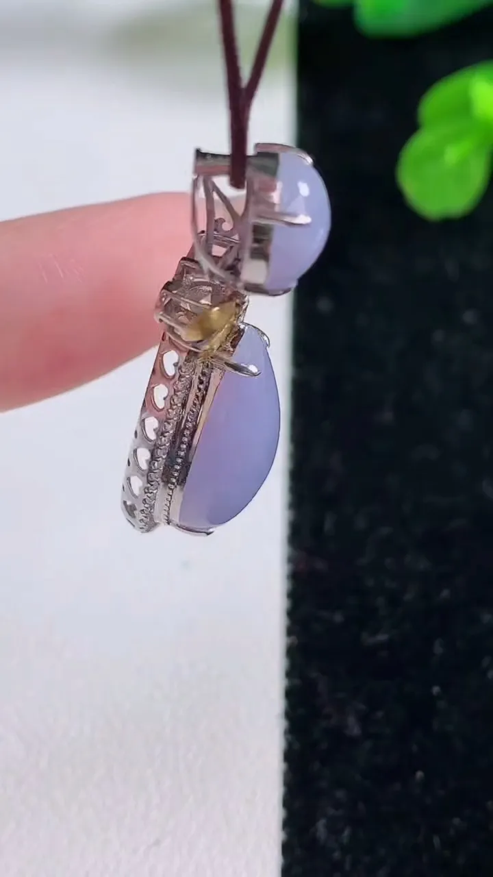 天然A货翡翠18K金紫罗兰水滴吊坠，尺寸32.6-14.7-8.4，裸石18-11.3重量:4.23g
11月18日