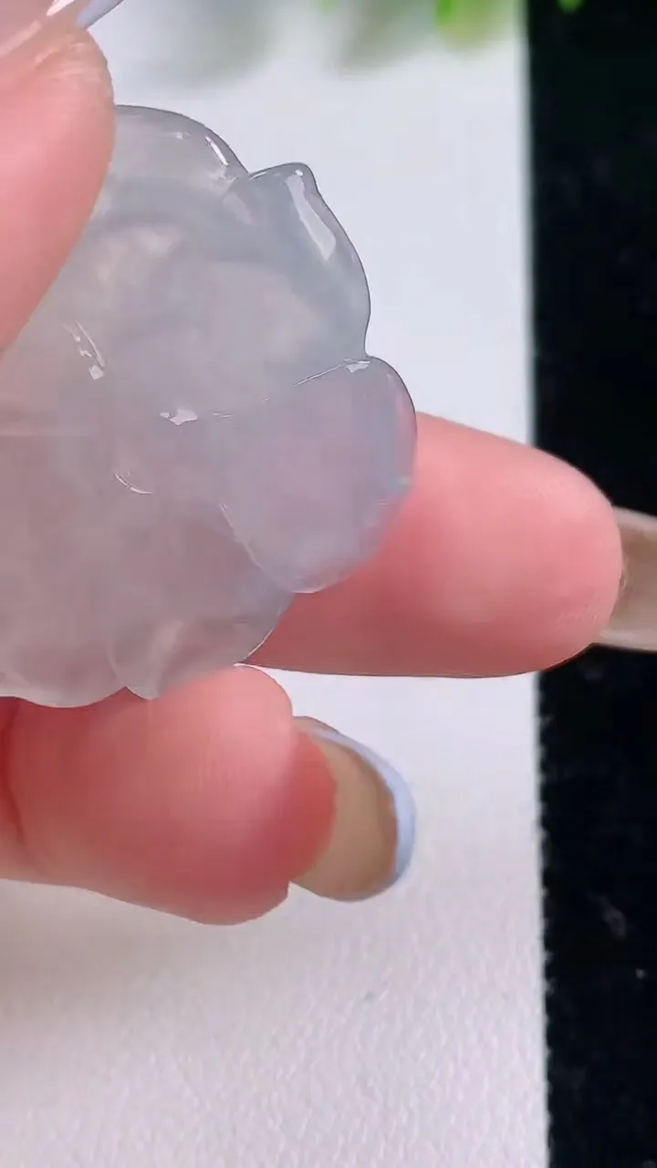 天然A货翡翠和和美美 荷花吊坠，尺寸23.7-28.6-5.4，重量:6.46g
11月18日