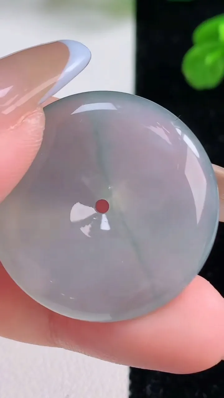 天然A货翡翠冰种飘花平安扣吊坠，尺寸30-5.7，重量:10.87g
11月18日