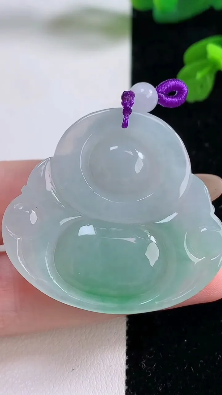 天然A货翡翠佛公吊坠，尺寸37.8-41.4-8.2，重量:19.84g
11月18日