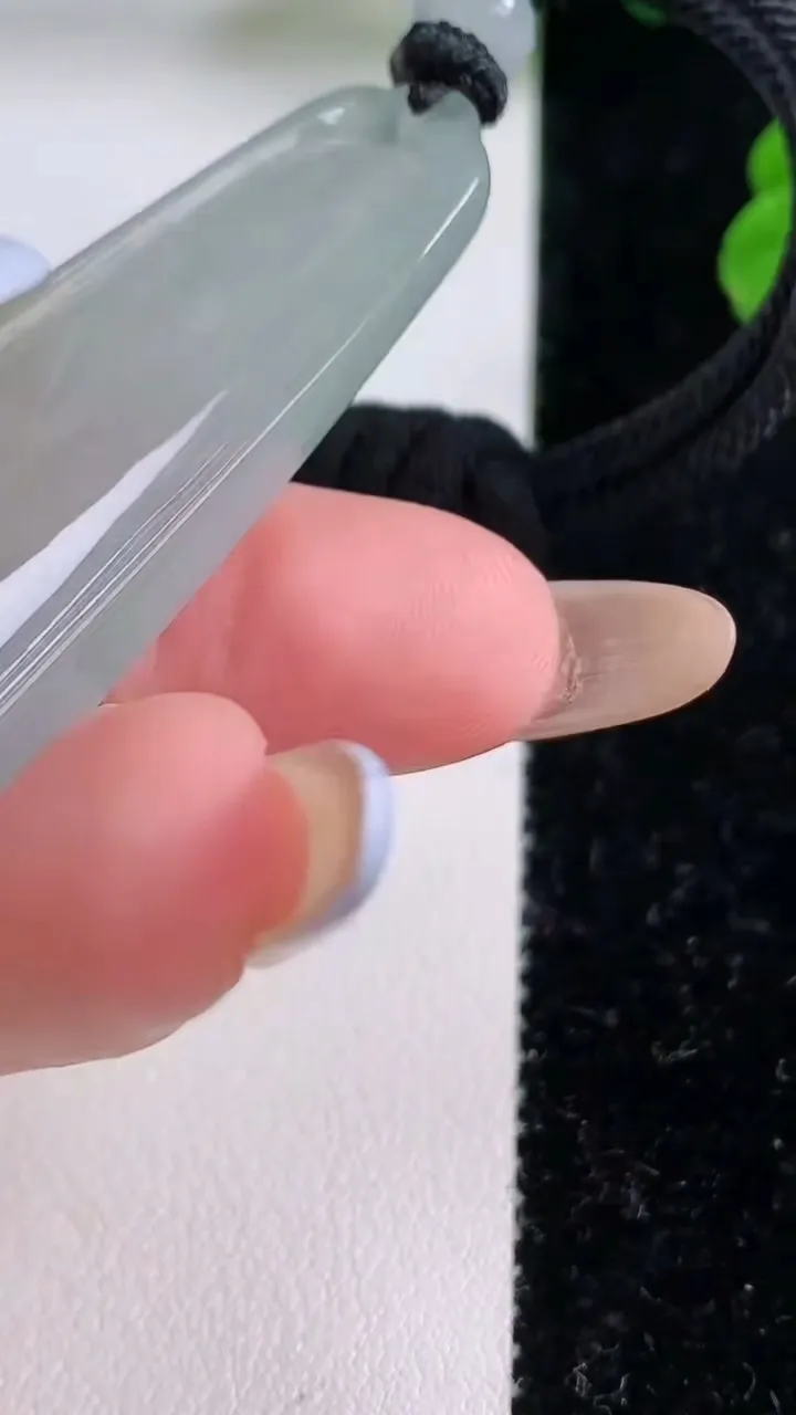 天然A货翡翠冰种飘花无相观音吊坠，尺寸56.2-21.2-6.7，重量:19.08g
11月18日