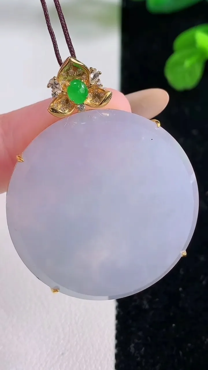 天然A货翡翠18K金紫罗兰无事牌吊坠，尺寸32.5-7，重量:14.28g
11月18日