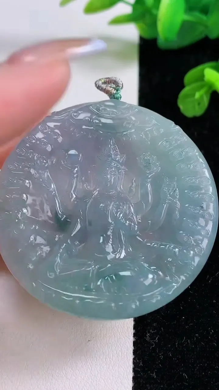 天然A货翡翠冰种紫罗兰千手观音吊坠，尺寸53-5.3，重量:31.89g
11月18日