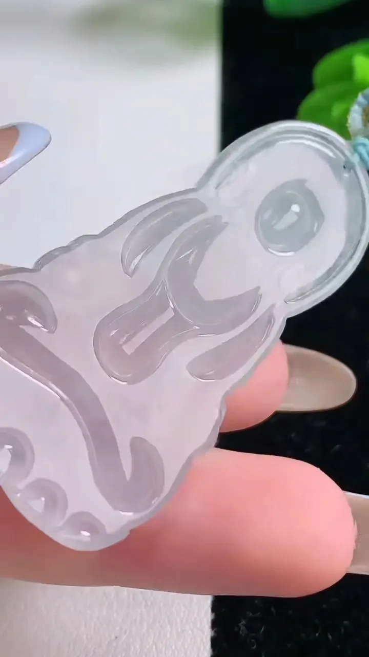 天然A货翡翠度母观音吊坠，尺寸52-27.3-5.4，重量:13.72g
11月18日