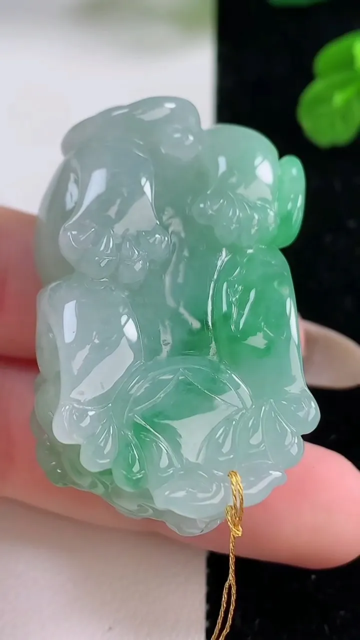 天然A货翡翠貔貅吊坠，尺寸44.7-26-19.6，重量:50.24g
11月18日