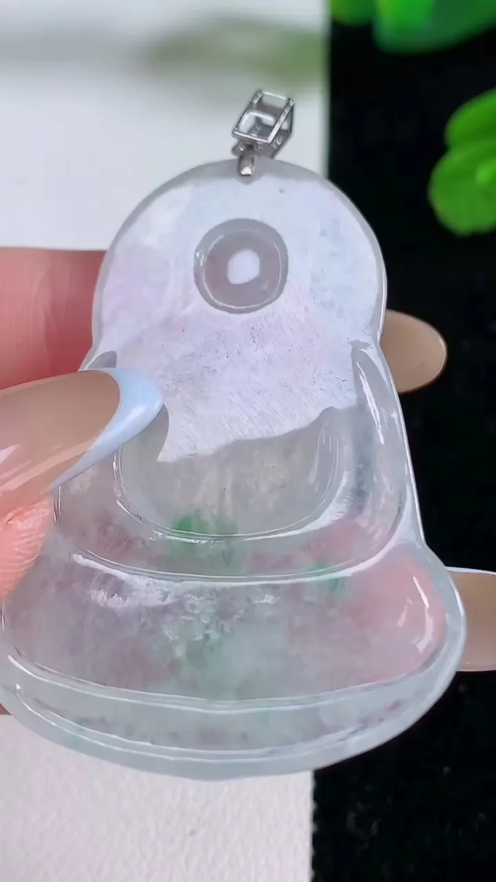 天然A货翡翠观音菩萨吊坠，尺寸47.5-33-4.5，重量:12.20g
11月18日