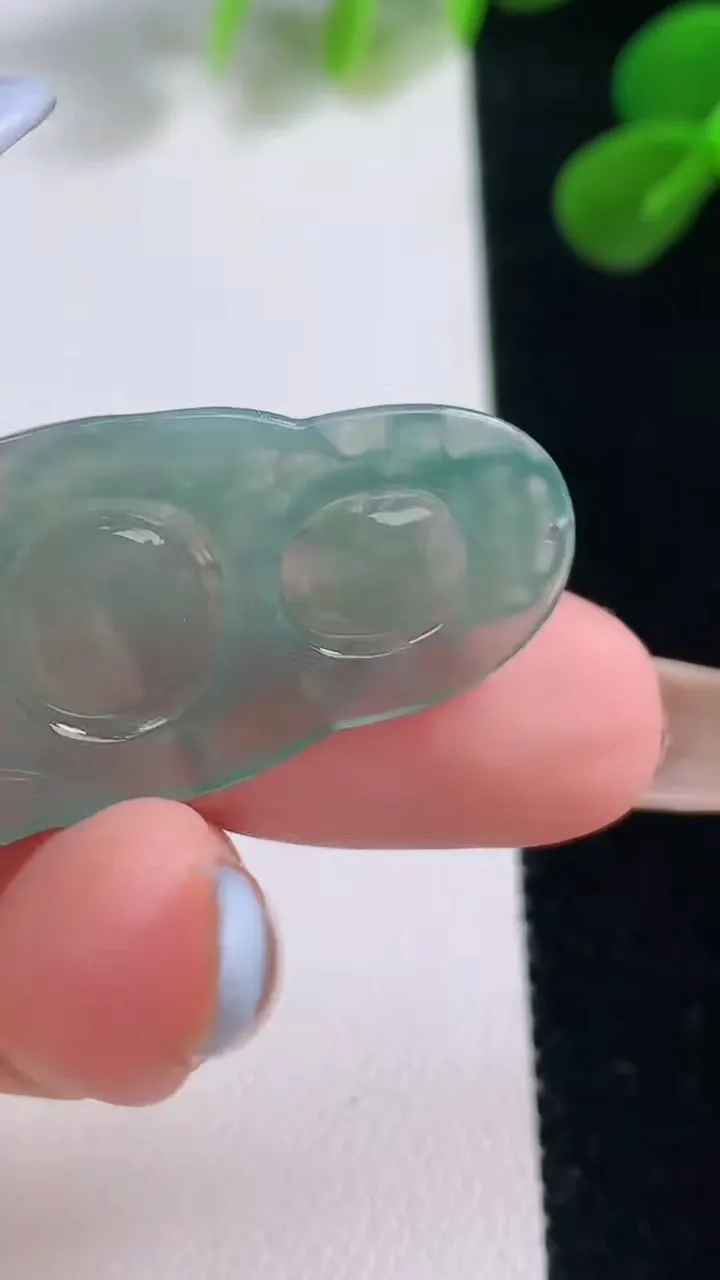 天然A货翡翠财神爷吊坠，尺寸34.6-18.3-3.9，重量:4.79g
11月18日