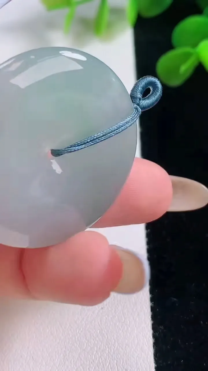 天然A货翡翠平安扣吊坠，尺寸35.3-5.8，重量:15.52g
11月18日