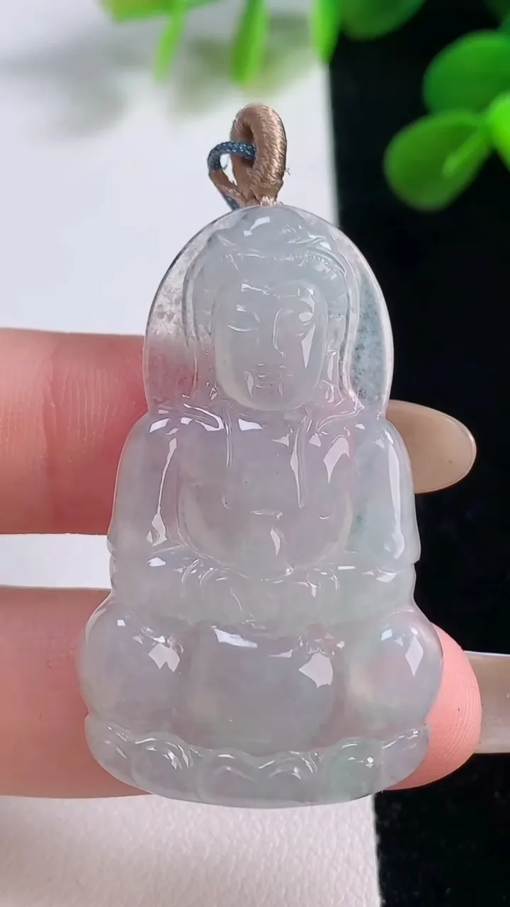 天然A货翡翠观音菩萨吊坠，尺寸43-26.3-3.9，重量:7.93g
11月18日