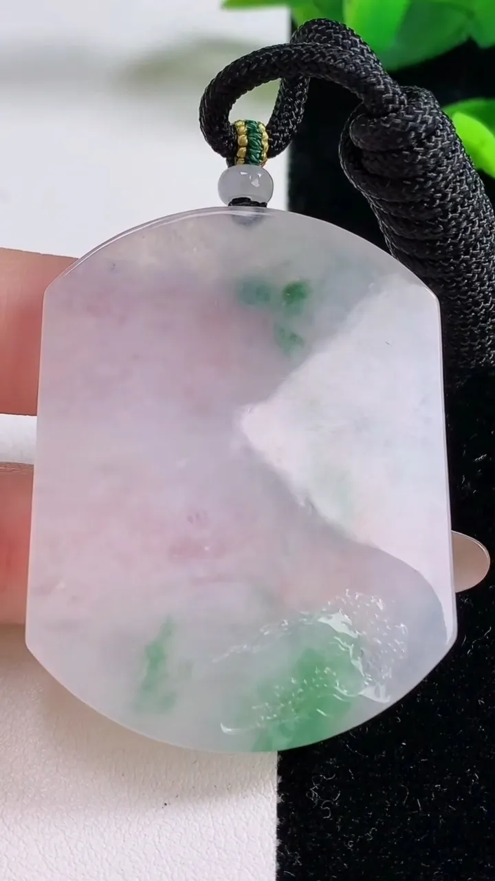 天然A货翡翠山水牌吊坠，尺寸51.3-41-5.3，重量:35.26g
11月18日