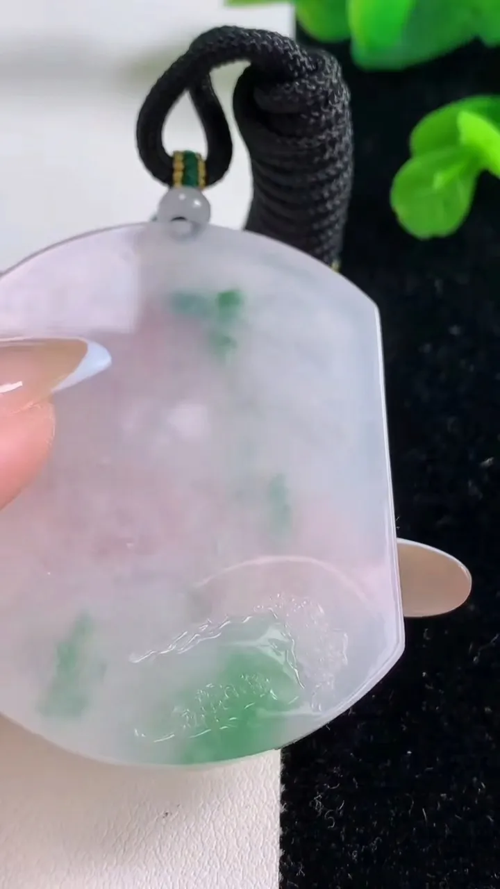 天然A货翡翠山水牌吊坠，尺寸51.3-41-5.3，重量:35.26g
11月18日