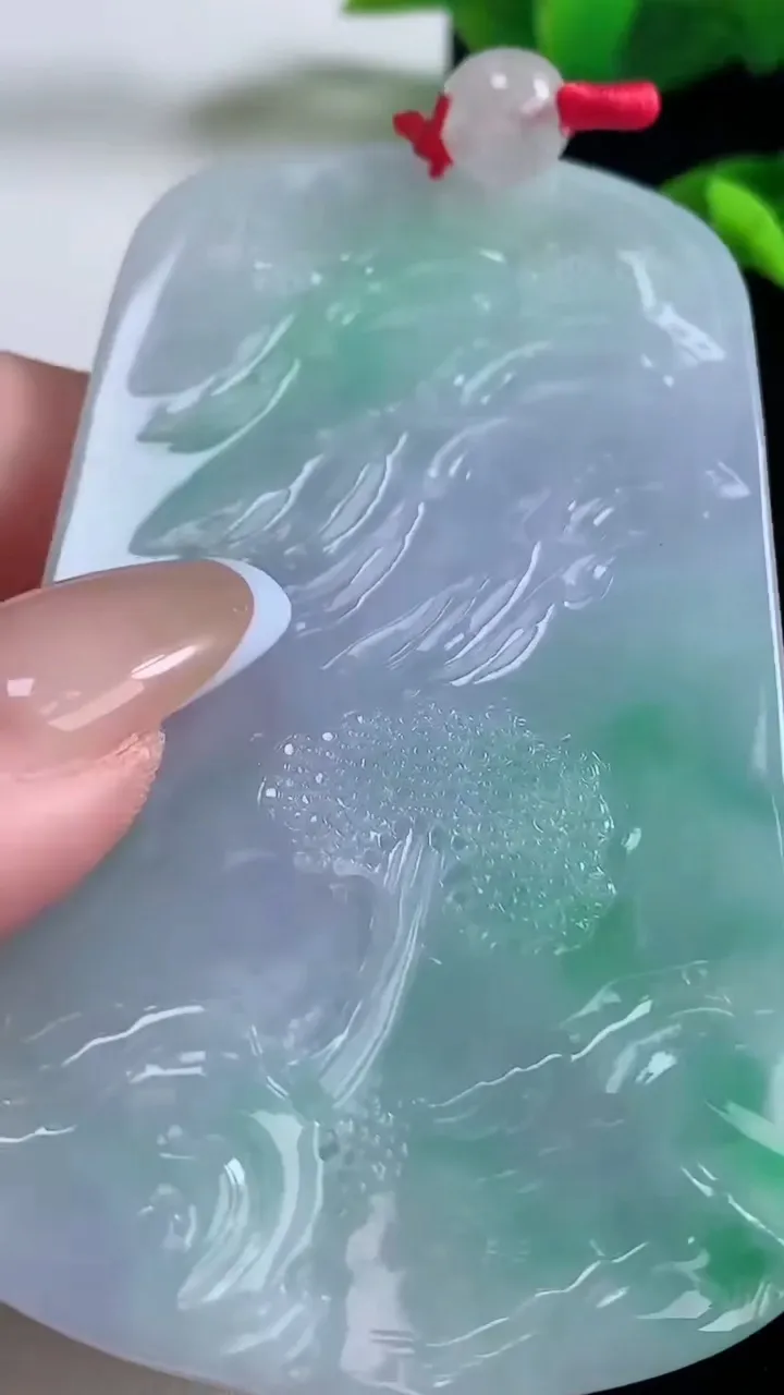 天然A货翡翠春带彩紫罗兰山水牌吊坠，尺寸75.5-45.8-6.4，重量:50.24g
11月18日