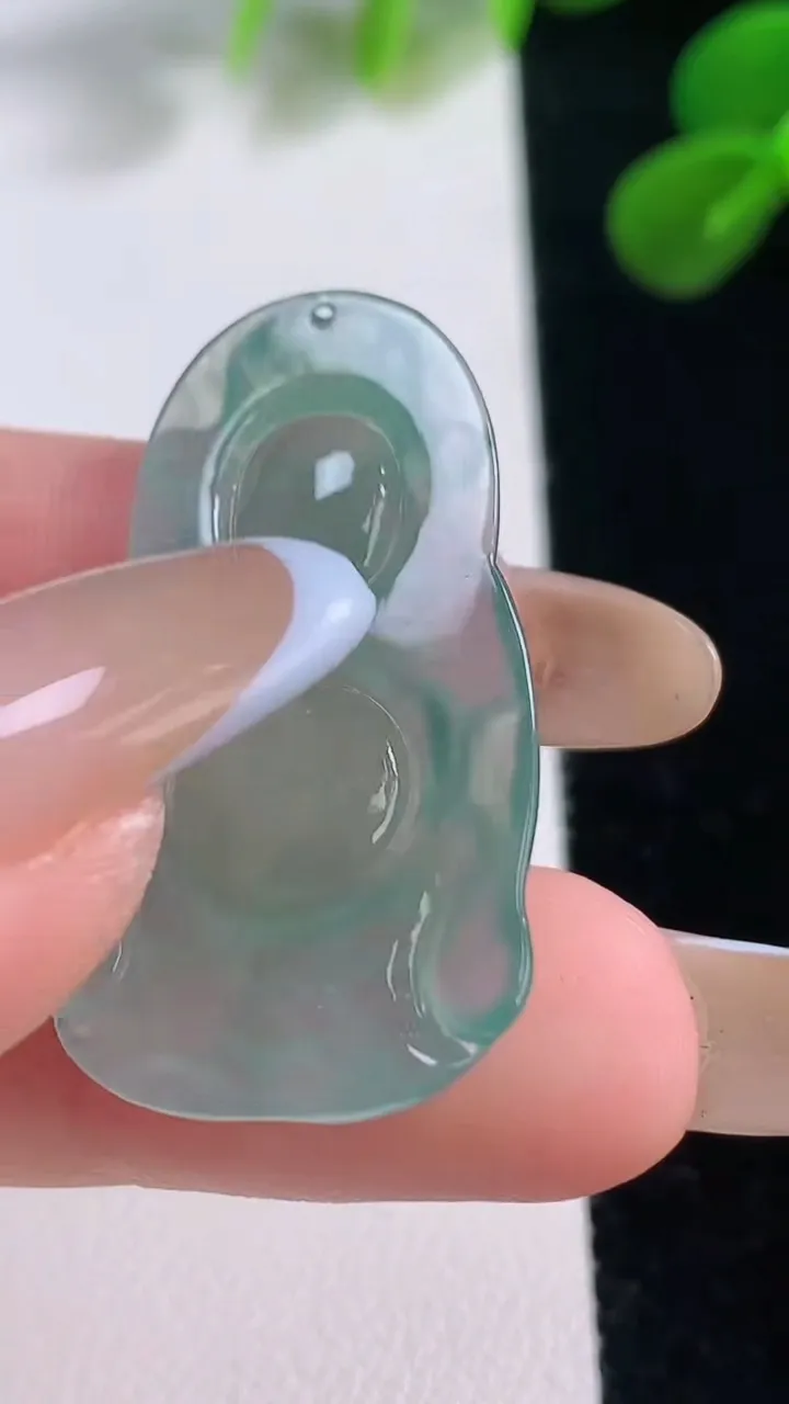 天然A货翡翠财神爷吊坠，尺寸34.6-18.3-3.9，重量:4.79g
11月18日