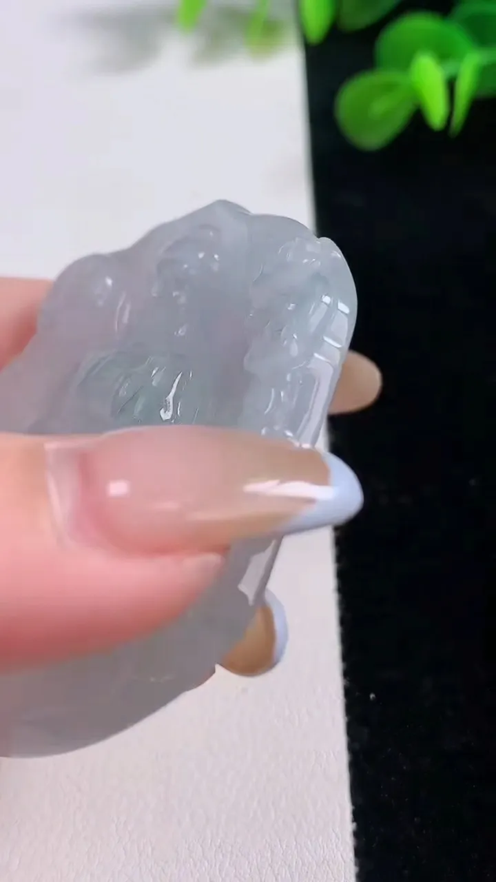 天然A货翡翠大日如来吊坠，尺寸53.5-48.3-5.7，重:27.88g
11月18日