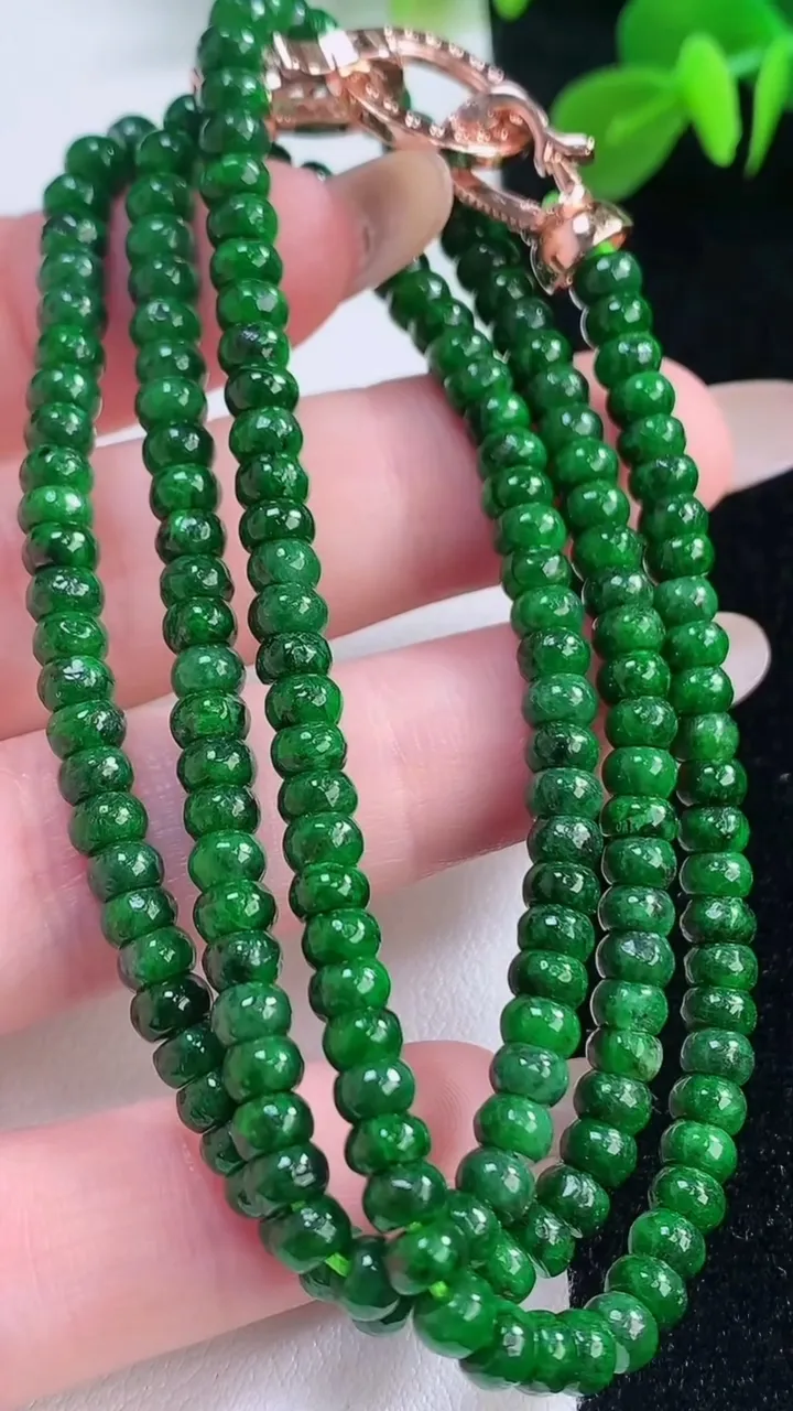 天然A货翡翠算盘珠项链，尺寸4.3，重:22.96g11月18日
工厂直销收藏佳品,种好水足，色泽均匀，有种有色，上手高大气！