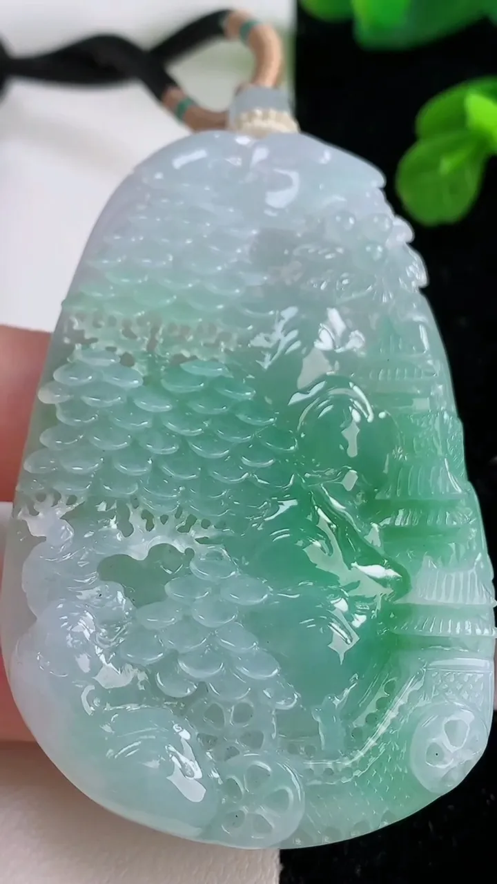 天然A货翡翠山水牌吊坠，尺寸62.3-42-9，重量:55.07g
11月18日