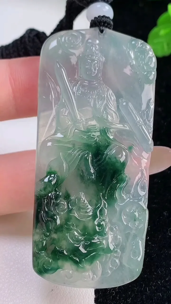 天然A货翡翠种飘花文殊菩萨吊坠，尺寸63.4-29-5，重量:25.33g
11月18日