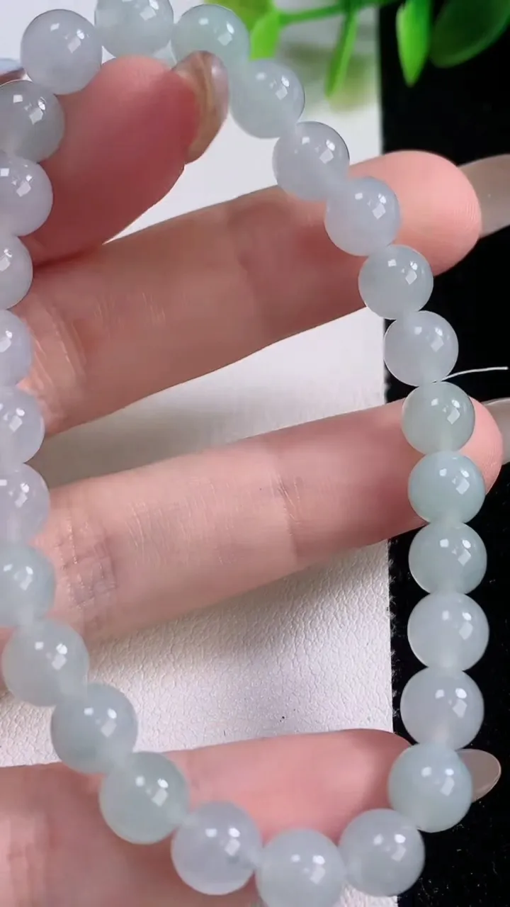 天然A货翡翠圆珠手串，尺寸7.5-27颗，重量:16.04g11月18日
工厂直销收藏佳品,种好水足