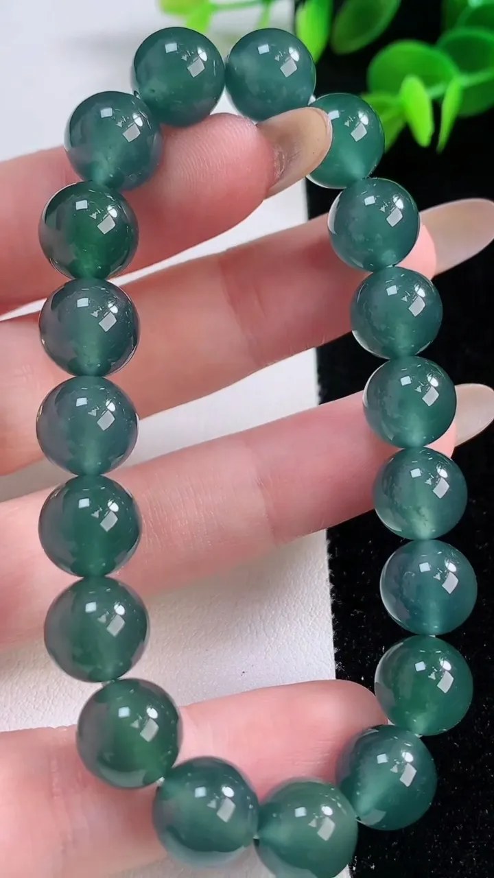 天然A货翡翠圆珠手串，尺寸10-19颗，重:33.05g11月18日
工厂直销收藏佳品,种好水足，色