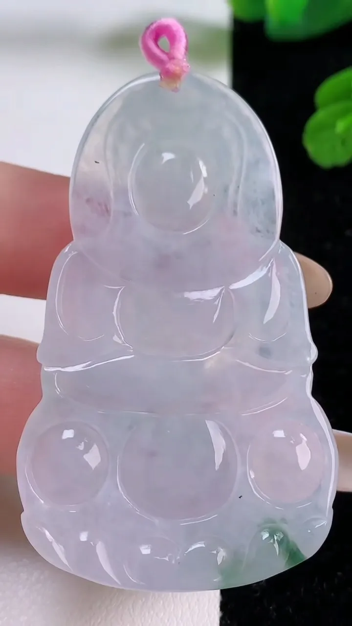 天然A货翡翠冰种飘花观音菩萨吊坠，尺寸59.3-36-4.9，重量:20.77g
11月18日