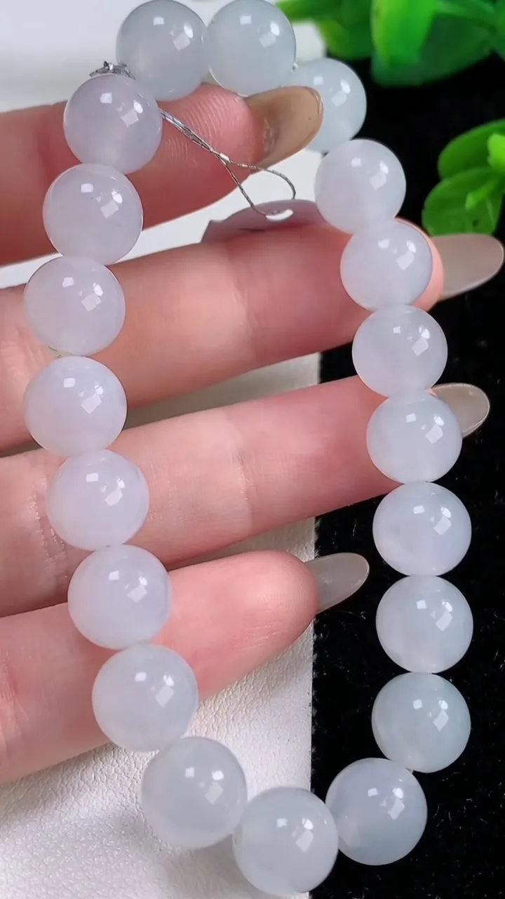 天然A货翡翠种白冰圆珠手串，尺寸9.6-20颗，重量:31.14g11月18日
工厂直销收藏佳品,种好水足，色泽均匀，有种有色，上手高大气！