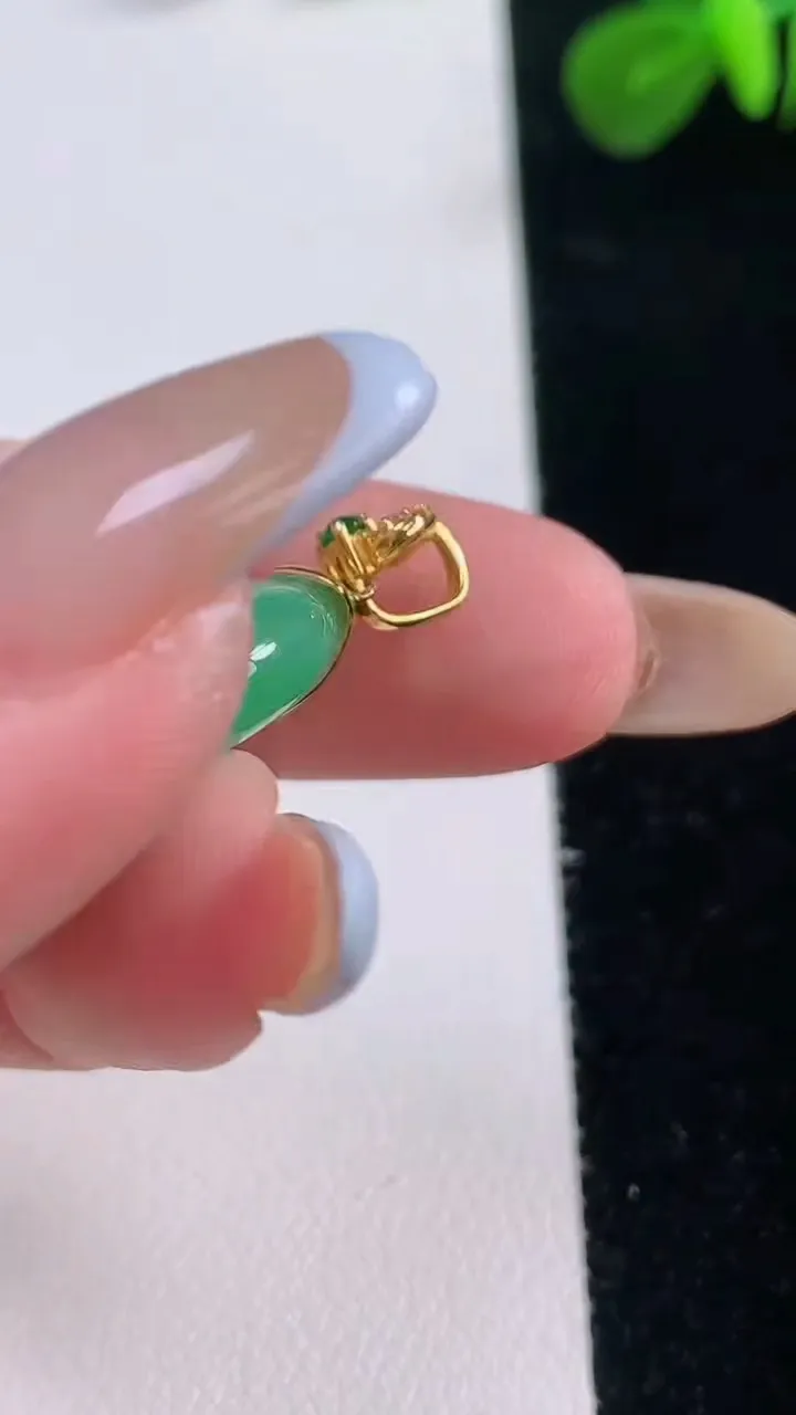 天然A货翡翠平安扣吊坠，尺寸18.6-5.4，重:4.74g
11月18日