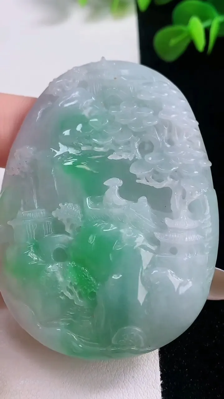 天然A货翡翠山水牌吊坠，尺寸66.3-45.8-10.2，重:62.55g
11月18日