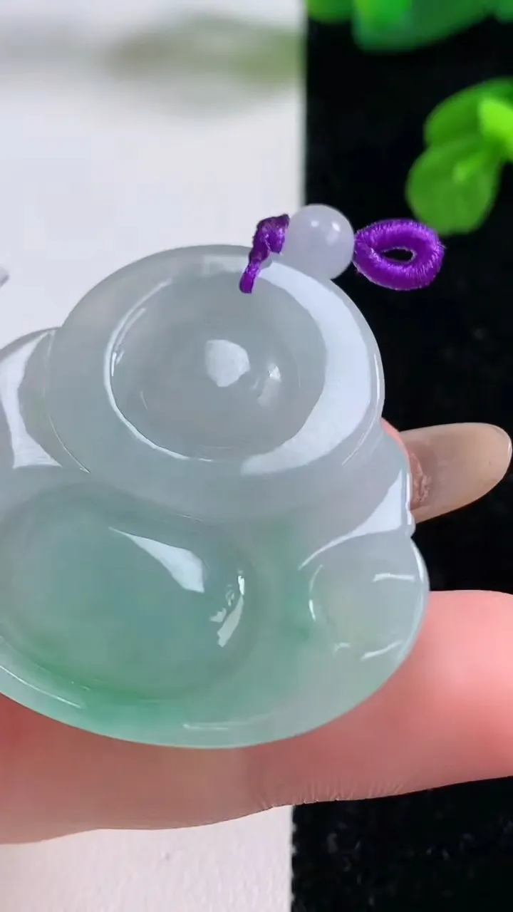 天然A货翡翠佛公吊坠，尺寸37.8-41.4-8.2，重量:19.84g
11月18日