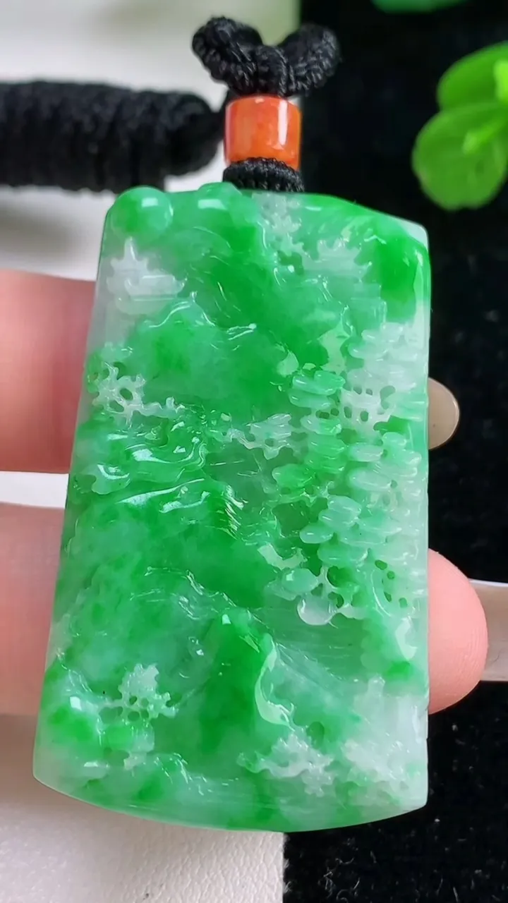 天然A货翡翠山水牌吊坠，尺寸47-27.2-5.8，重量:21.80g
11月18日