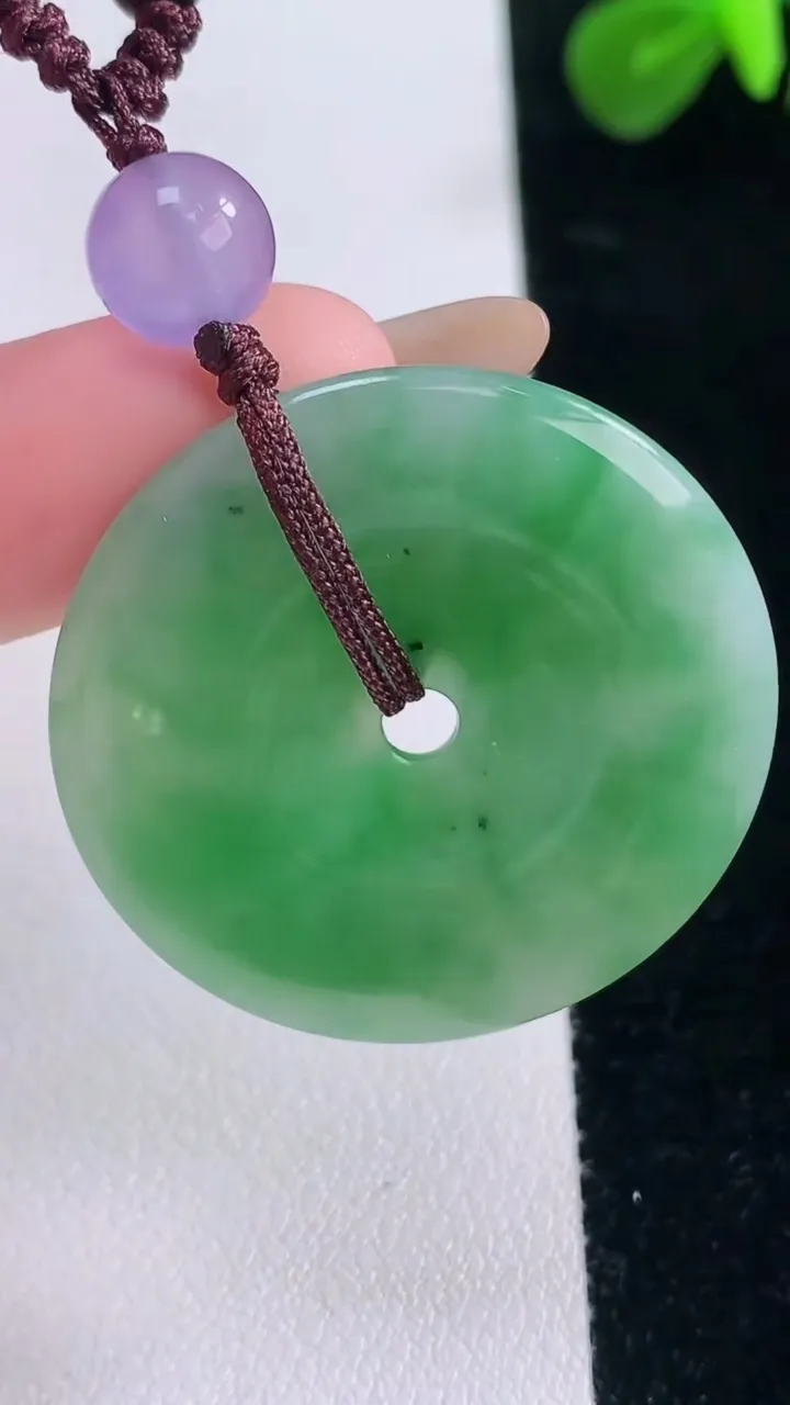 天然A货翡翠平安扣吊坠，尺寸33.8-4.5，重:6.58g
11月18日