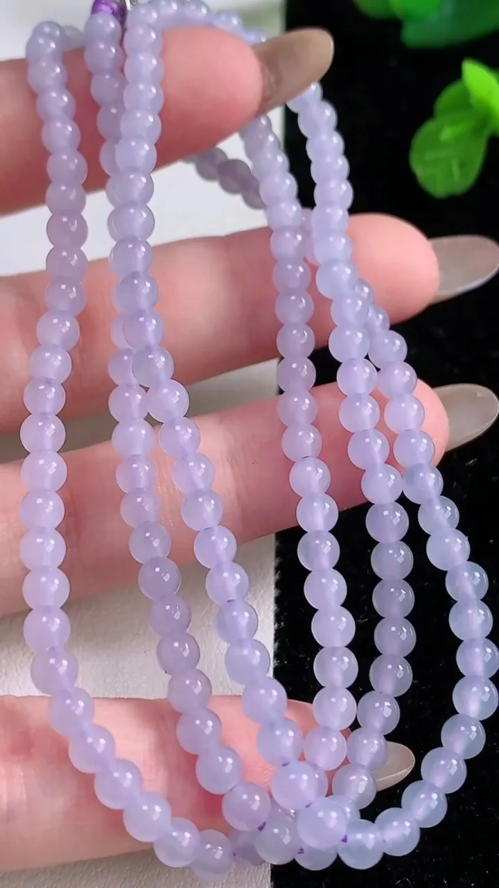 天然A货翡翠紫罗兰小米珠项链，尺寸3.8-158颗，重量:18.54g11月18日
工厂直销收藏佳品,种好水足，色泽均匀，有种有色，上手高大气！