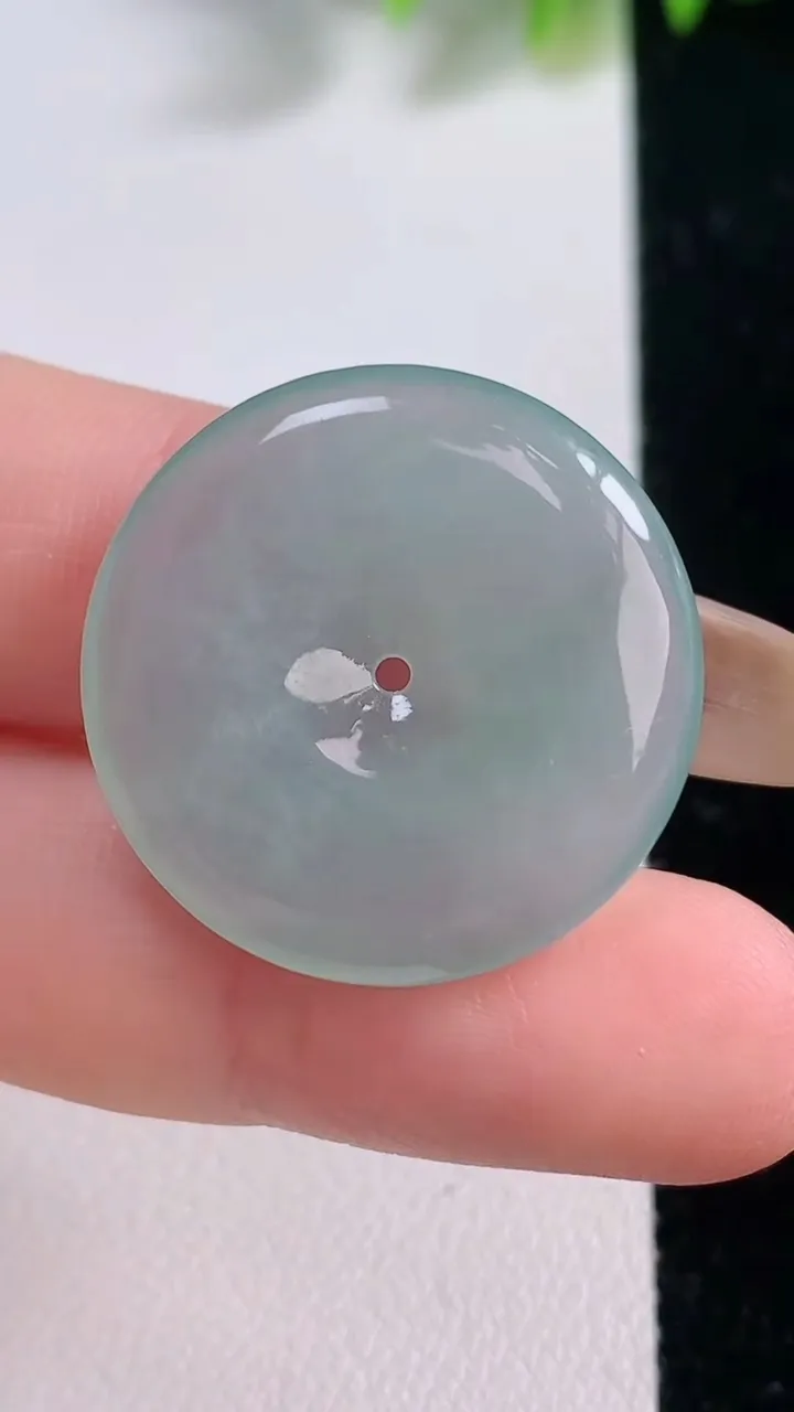 天然A货翡翠平安扣吊坠，尺寸25-4.2，重量:5.78g
11月18日