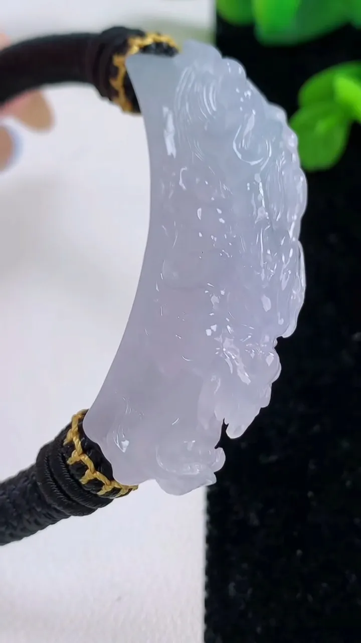 天然A货翡翠龙头手绳，尺寸47.6-12-14.7，重量:32.51g
11月18日